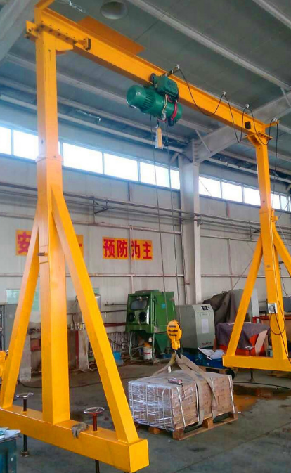 小型龍門吊車間作業現場